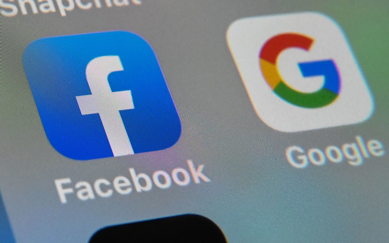 Facebook et Google, une « menace » pour les droits humains ?