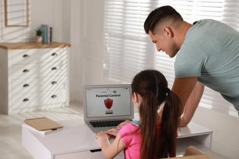 Contrôle parental : les parents tiennent de plus en plus à surveiller leurs enfants en ligne