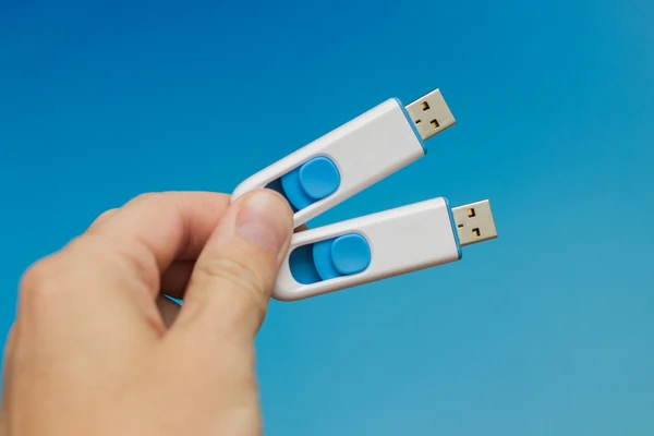 Hack Twitter memory sticks