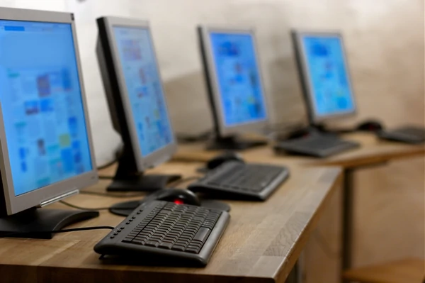 X in einem Internetcafé hacken